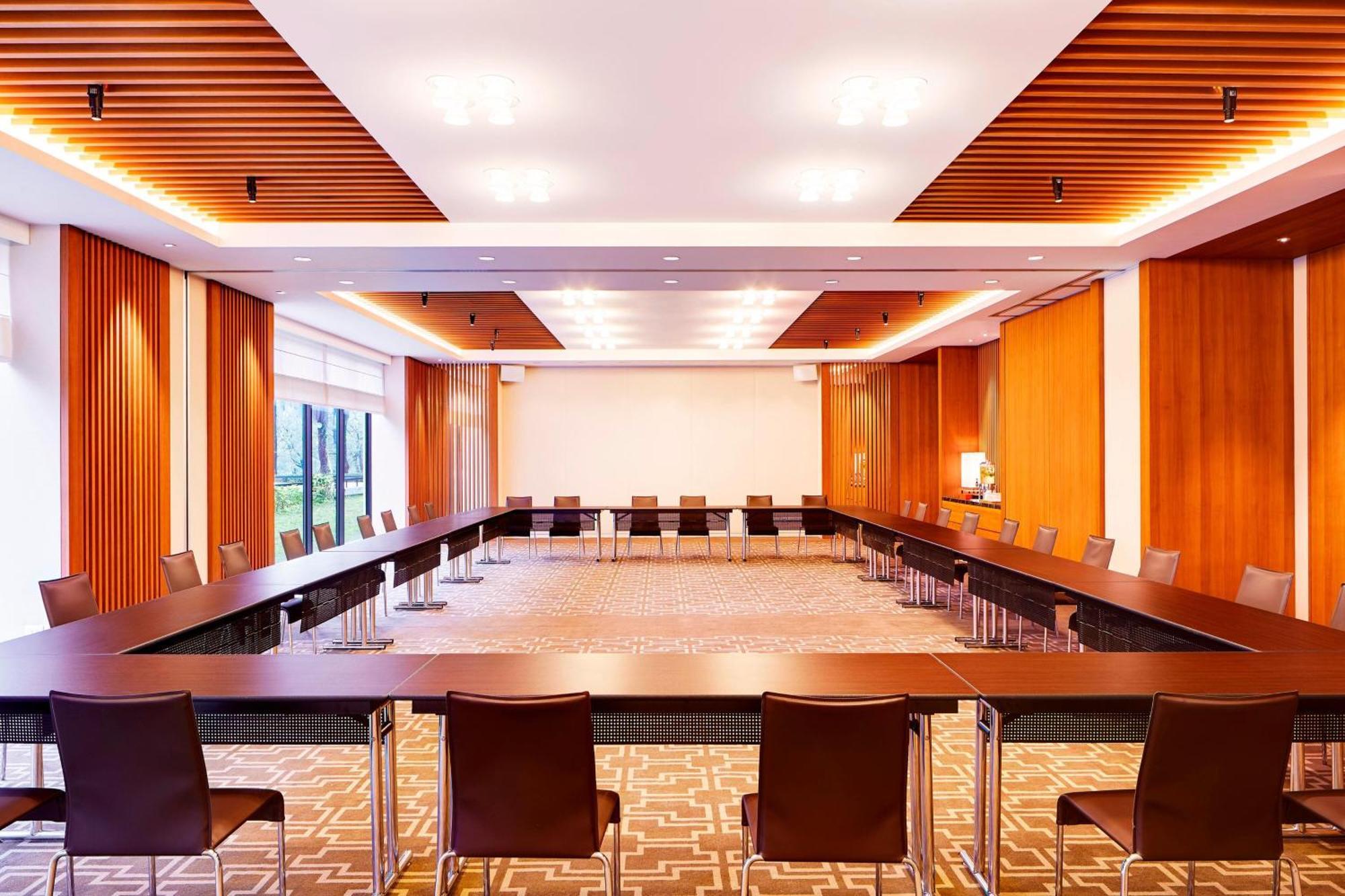 منتجع ذا ويستن تاشي، تاويوان داكسي المظهر الخارجي الصورة A meeting room at the Swissôtel Grand in Geneva, Switzerland